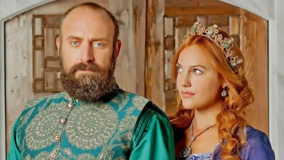Мерьем Узерли и Халит Эргенч в сериале «Великолепный век» Мерьем Узерли и Халит Эргенч в сериале «Великолепный век»