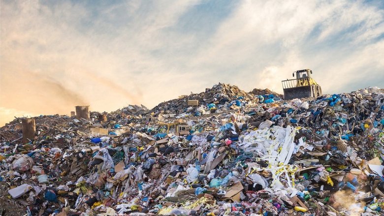 Пластиковый мусор превратился в глобальную проблему, но только сейчас люди стали задумываться о его связи с эмиссией парниковых газов. Фото: Getty Images 