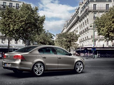 slide image for gallery: 25954 | Volkswagen Passat