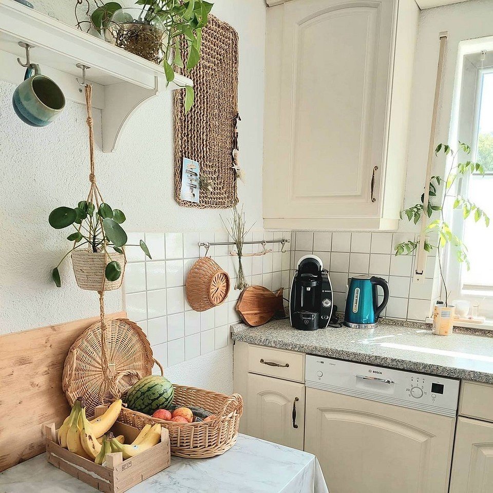 Озеленяем кухню: 7 мест для размещения растений, кроме подоконника