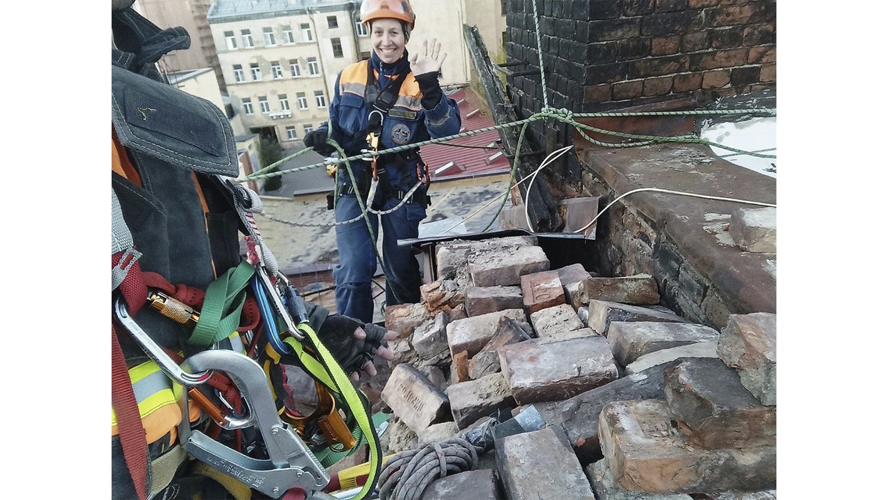 В Питере три дня спасали котенка — спасли и нашли малышу дом В Питере три дня спасали котенка — спасли и нашли малышу дом