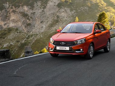 slide image for gallery: 18100 | Lada Vesta
