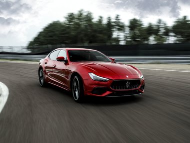slide image for gallery: 26399 | Maserati Ghibli