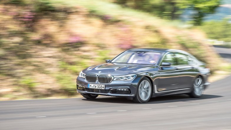 slide image for gallery: 17774 | BMW 7 серии в движении