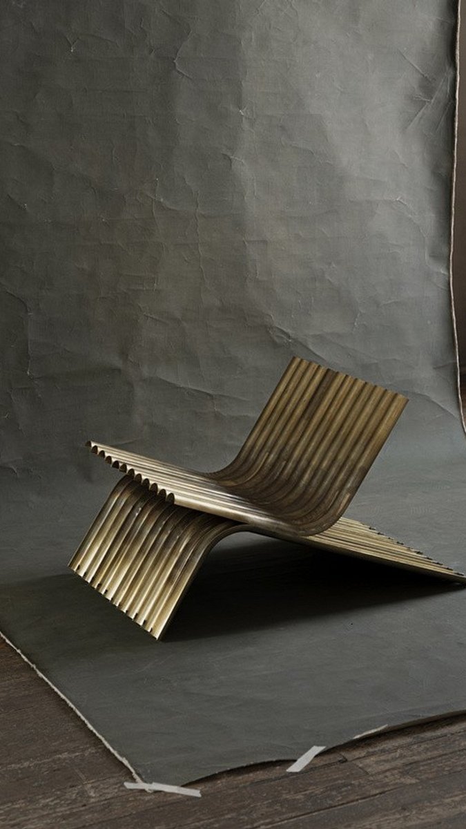Испанский дизайнер показал оригинальную мебель из латуни и металлических листов (выглядит круто)
