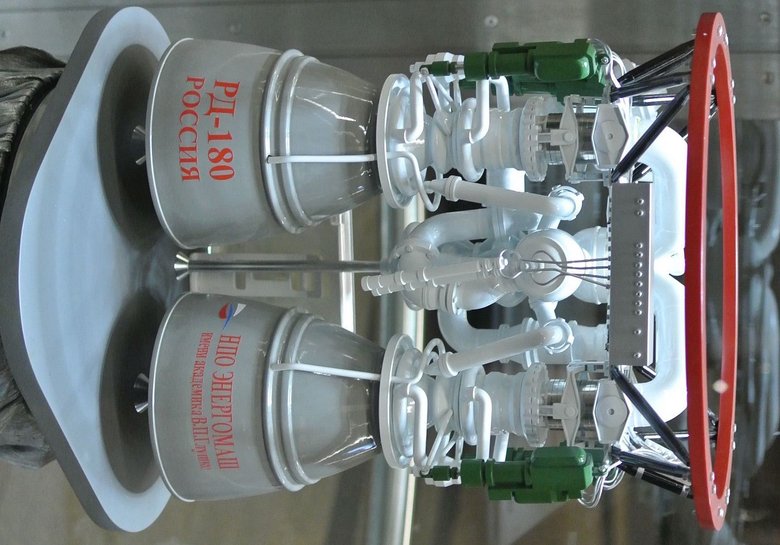Двигатели РД-180 в цехе окончательной сборки. Фото: Wikimedia / Igel B TyMaHe (собственная работа) / CC0