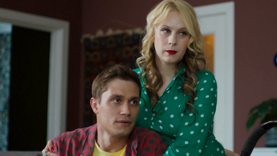 Шамиль Мухамедов и Лариса Баранова в сериале «СашаТаня» Шамиль Мухамедов и Лариса Баранова в сериале «СашаТаня»