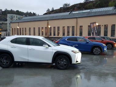 slide image for gallery: 23712 | Lexus UX