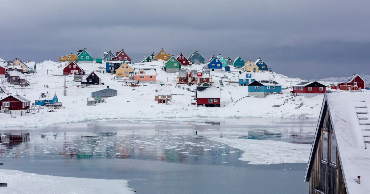 Больше 300 ледниковых озер Гренландии вышли из берегов