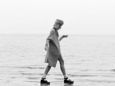 Slide image for gallery: 4819 | Комментарий «Леди Mail.Ru»: Осадчая прогулялась по воде в новом фотоссете