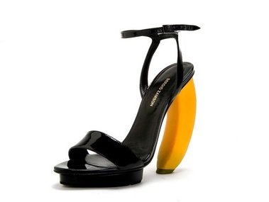Slide image for gallery: 2453 | Продолжение банановой темы - туфли с необычными каблуками от Sergio Zambon