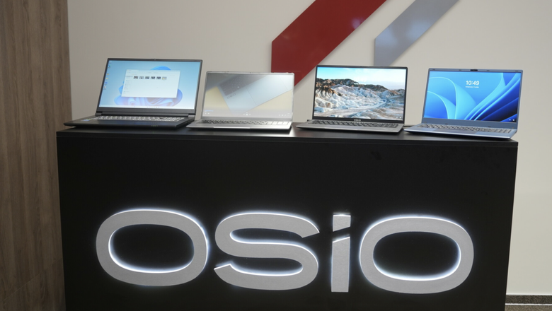 Стенд с ноутбуками OSiO.