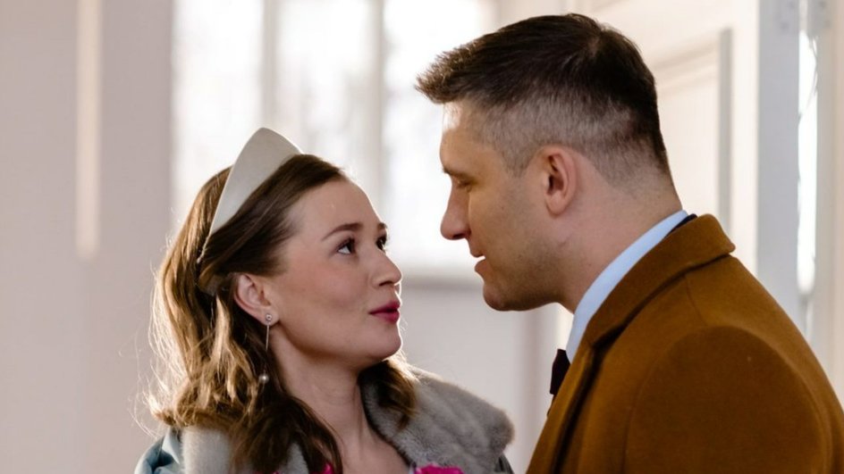 Анна Ливанова и Сергей Иванюк в сериале «На крыльях счастья» Анна Ливанова и Сергей Иванюк в сериале «На крыльях счастья»
