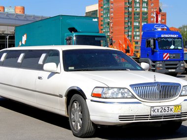 Slide image for gallery: 12797 | Lincoln Town Car. Фото: depositphotos.com