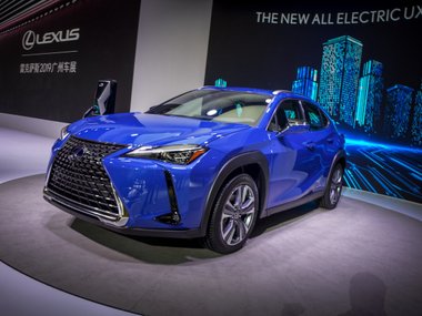 slide image for gallery: 25349 | Lexus