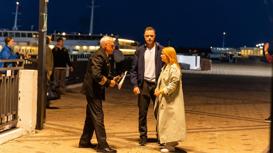 Александр Половцев, Екатерина Копанова и Илья Носков в сериале «Маня и Груня» Александр Половцев, Екатерина Копанова и Илья Носков в сериале «Маня и Груня»