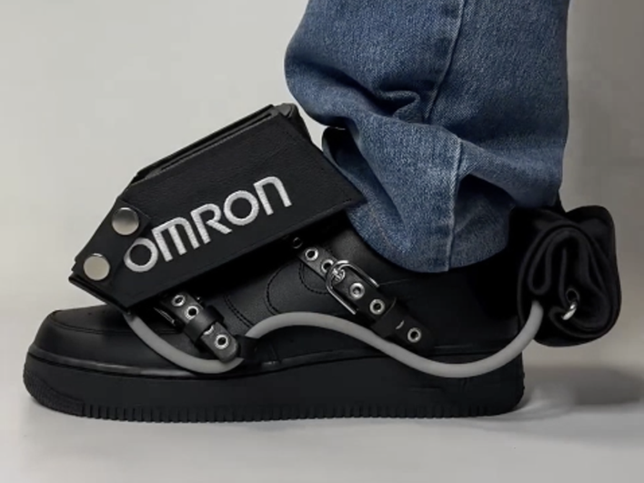 Российский дизайнер создал кроссовки с тонометром