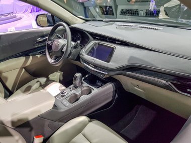 slide image for gallery: 23583 | Cadillac XT4