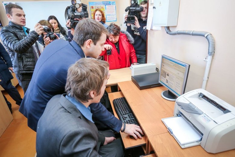 Глава Минкомсвязи Николай Никифоров на уроке информатики. Фото: minsvyaz.ru