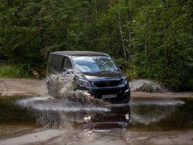slide image for gallery: 28452 | Peugeot Traveller