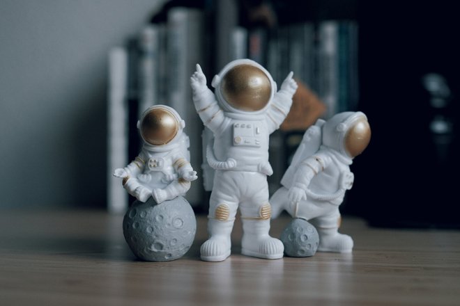 Космонавты