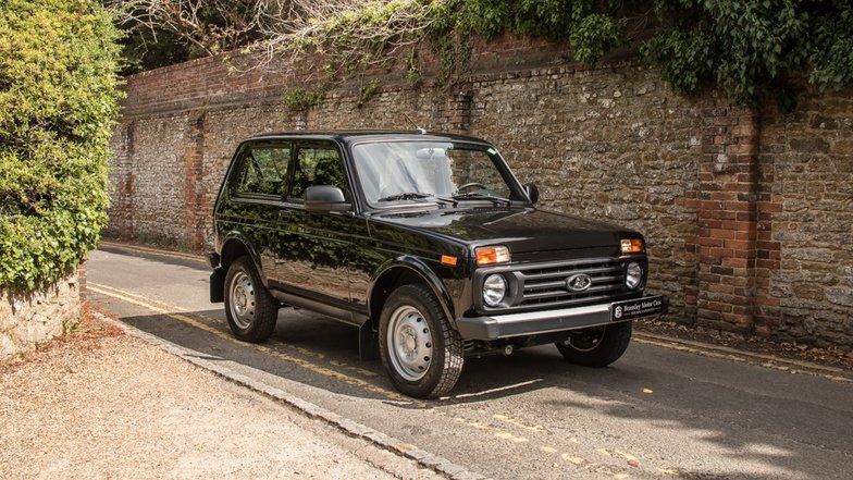 Lada Niva 2021 года в продаже на рынке Великобритании