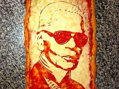 Slide image for gallery: 3046 | Комментарий lady.mail.ru: пицца с портретом Карла Лагерфельда