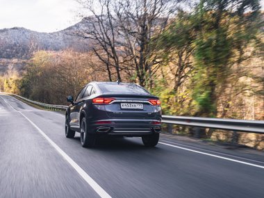 slide image for gallery: 27004 | Geely Tugella Exterior