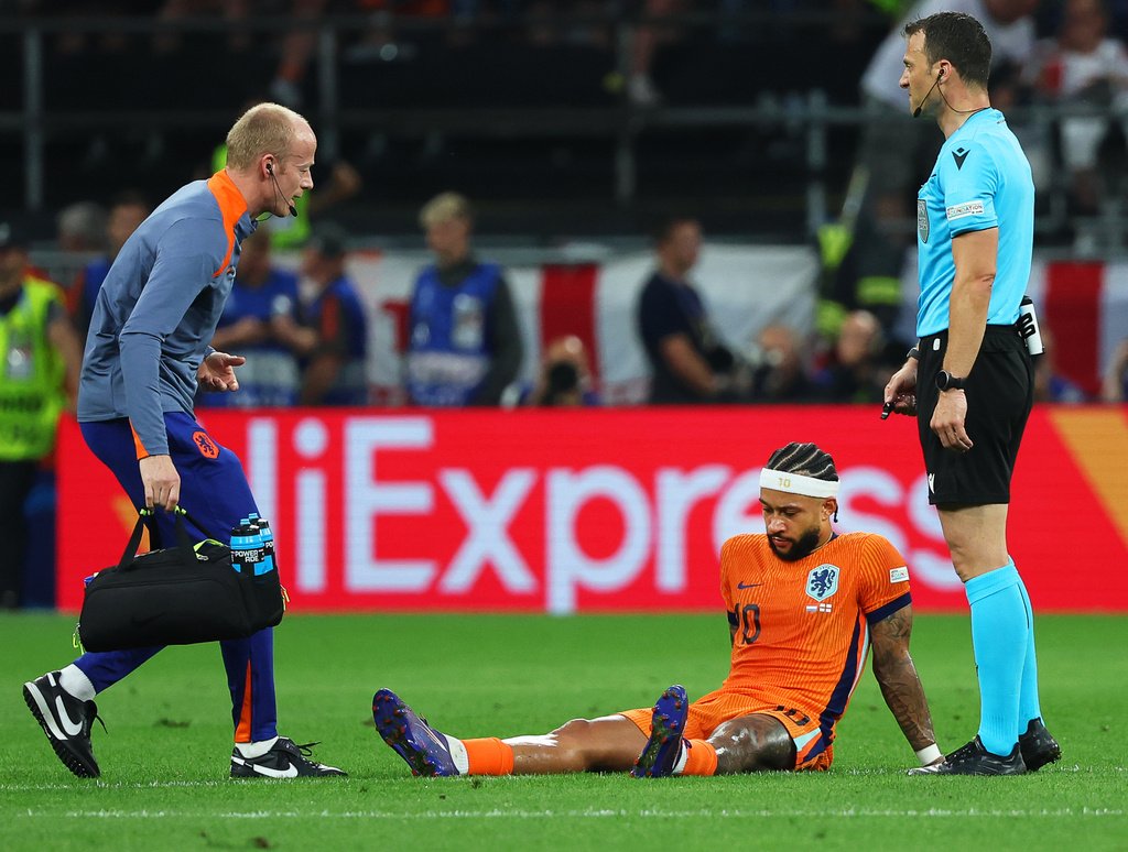 Депай получил травму в первом тайме полуфинала Евро с Англией