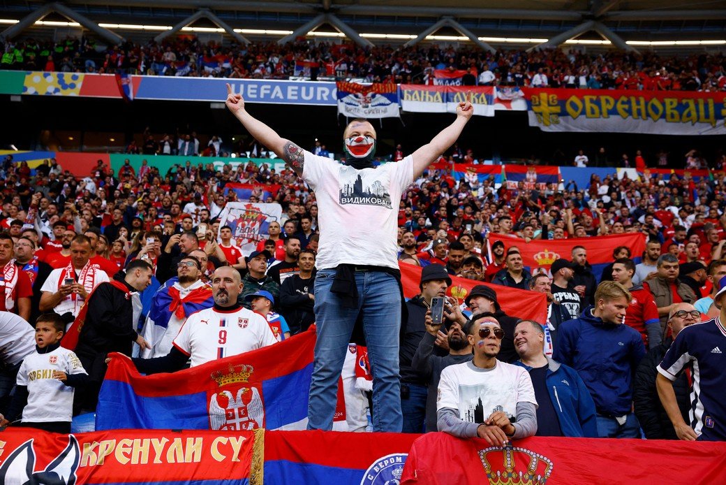 Сербские болельщики скандировали имя Путина на Евро-2024: видео