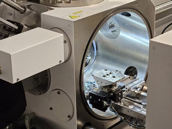 Сканирующие электронные микроскопы могут отображать образцы на наноуровне