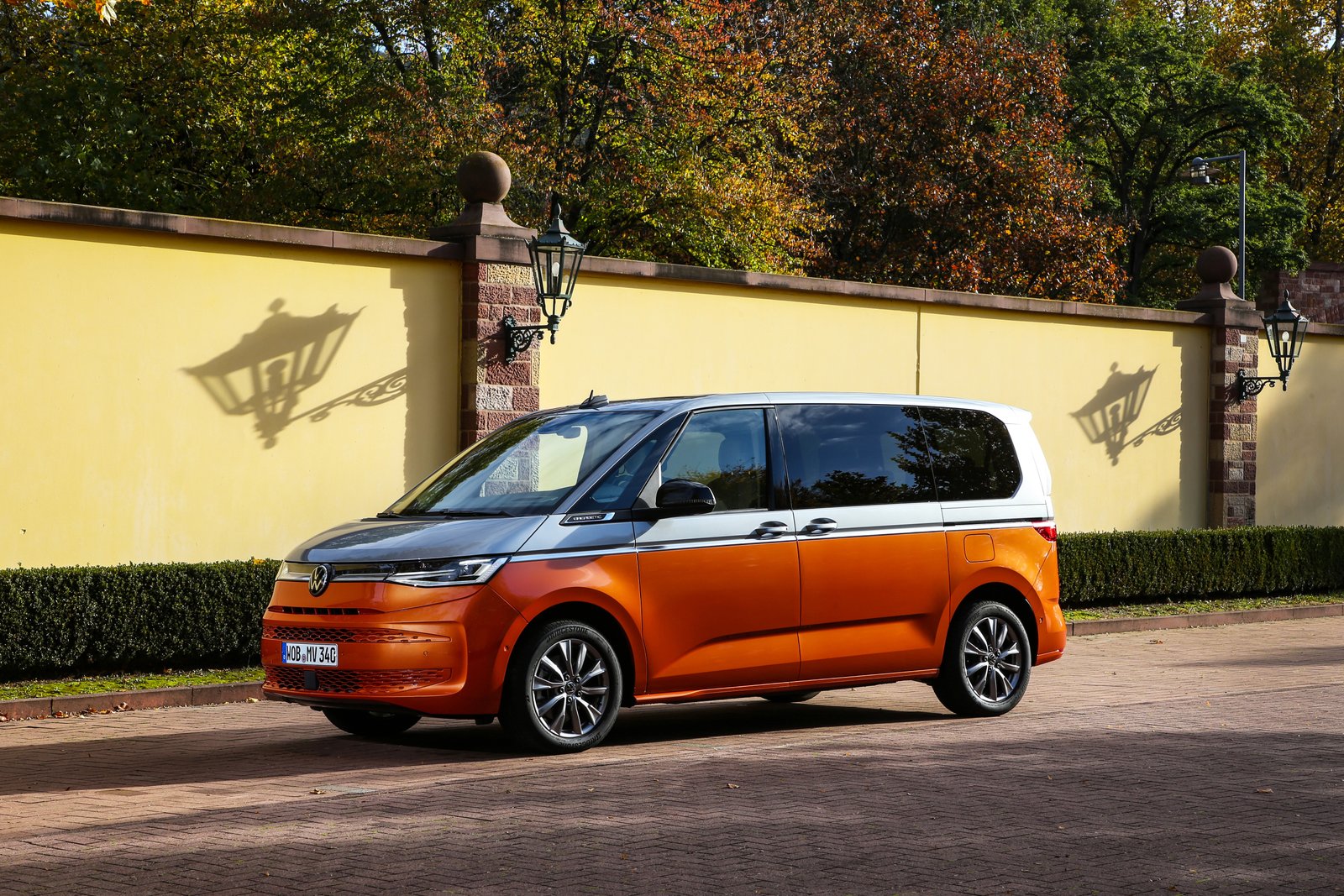 Тест-драйв Volkswagen Multivan T7 2023 года выпуска