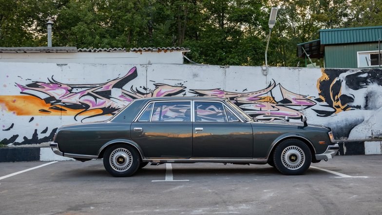 Toyota Century: лимузин для императора