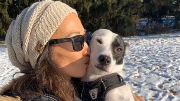 Женщина с детства боялась собак. Она приютила пса, который боялся людей
