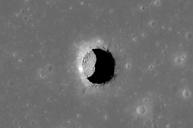 кратер Море Спокойствия на Луне кратер Море Спокойствия на Луне