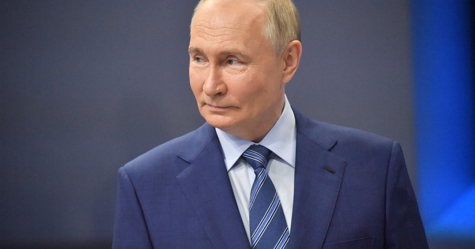 Путин поручил проводить в РФ чемпионат по пилотированию дронов среди детей