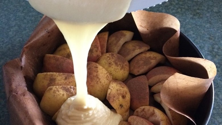 Шарлотка с яблоками на маргарине — рецепт с фото пошагово