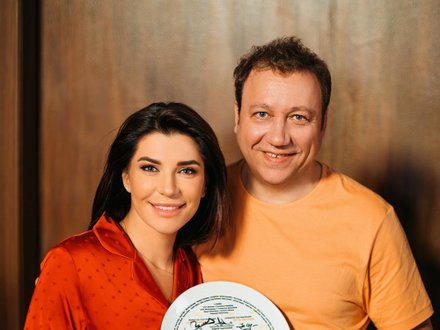 Ekaterina Volkova a Georgy Dronov na scéně seriálu „Kostya - Vera“