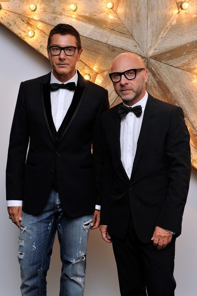 Стефано Габбана (слева) и Доменико Дольче не считают свою подругу Викторию Бекхэм дизайнером...