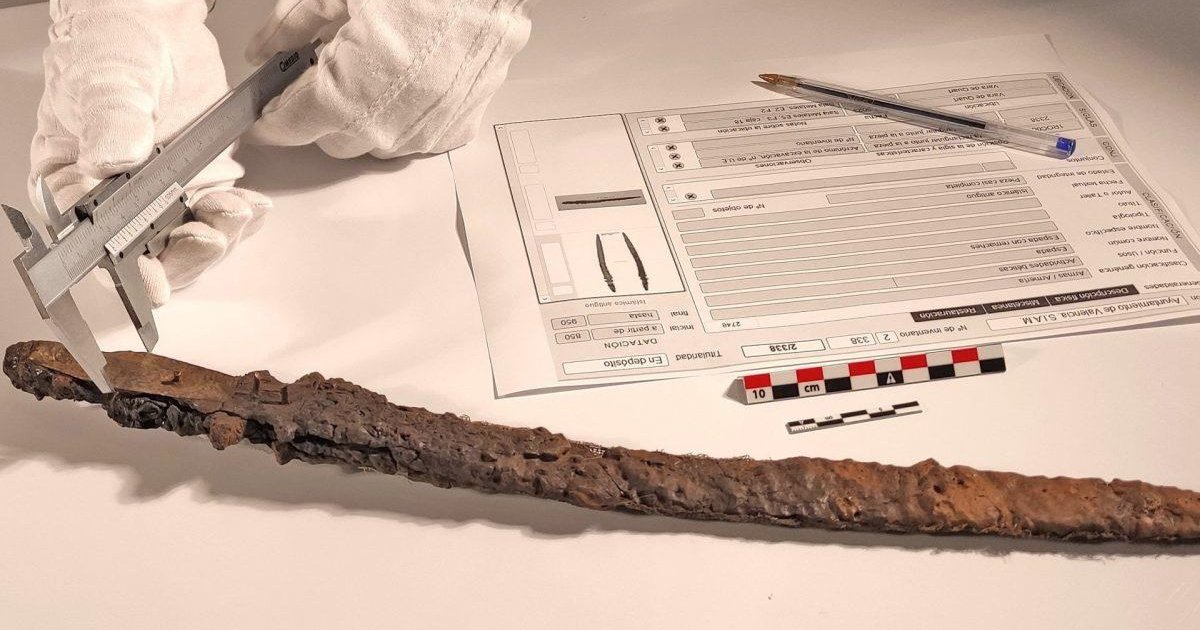 Редкий 1000-летний меч «Экскалибур» найден в Испании (фото)