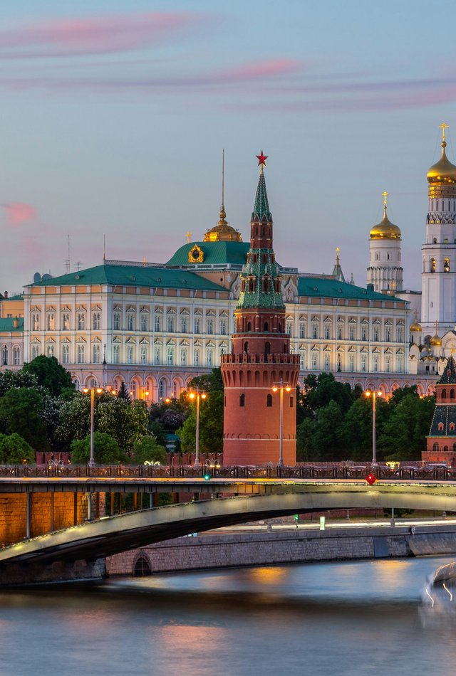 Вид на Московский Кремль на закате