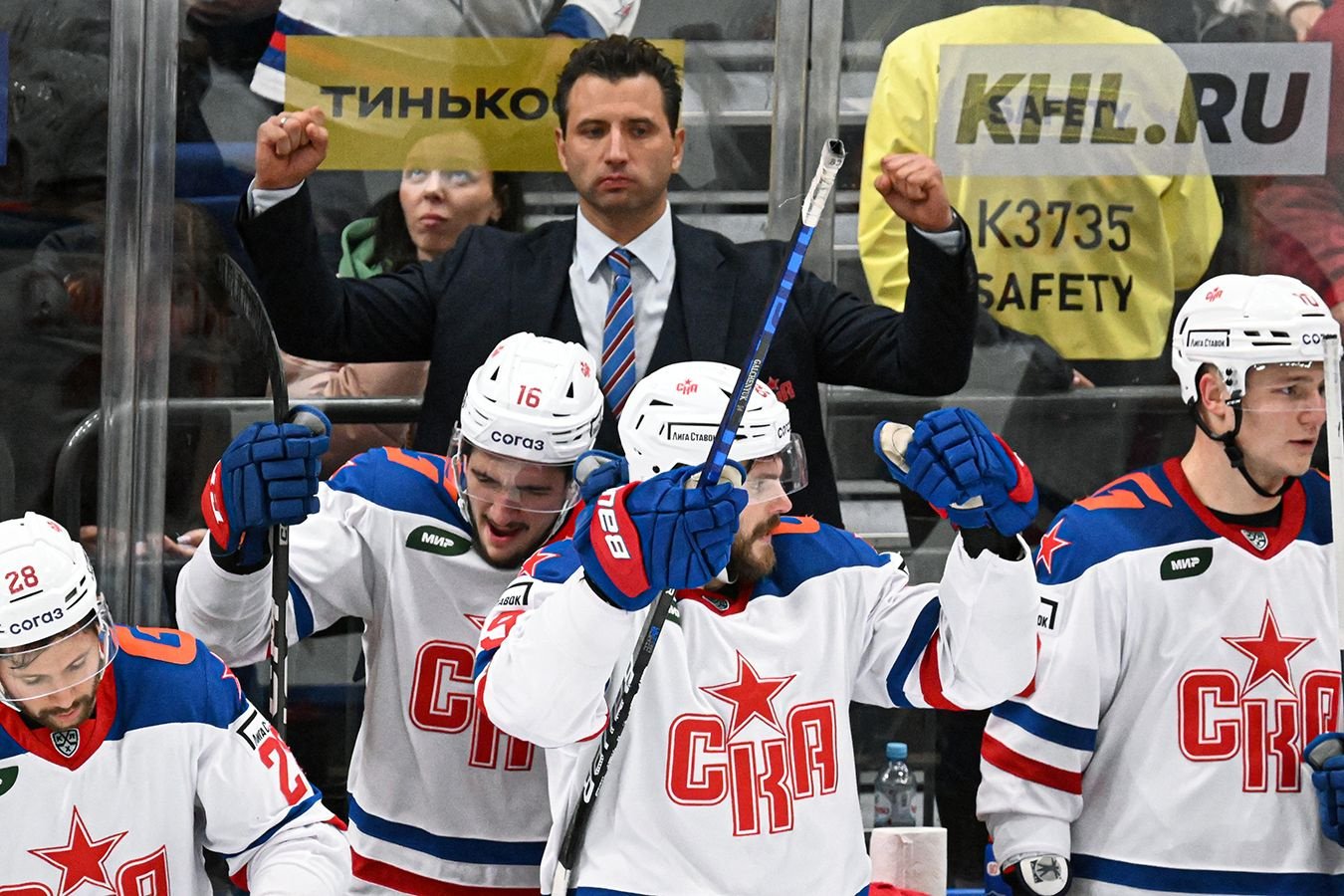 «Сибирь» осталась в гонке за плей-офф, Ротенберг похвалил судей. Итоги дня в КХЛ