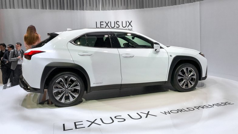 slide image for gallery: 23541 | Lexus UX