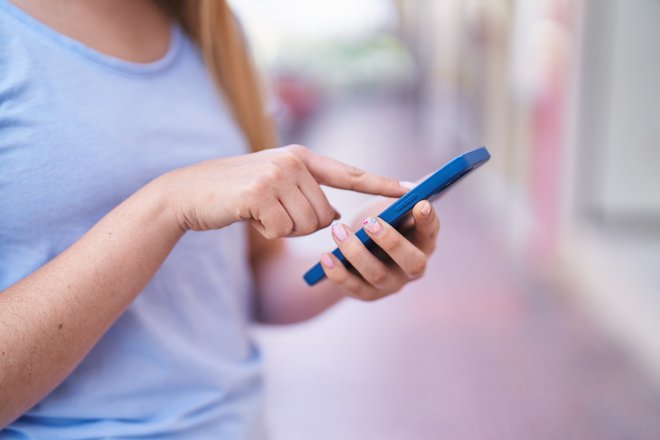 смартфон в руках смартфон в руках