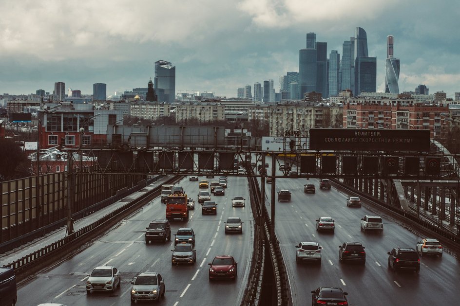 машины на дороге в Москве машины на дороге в Москве