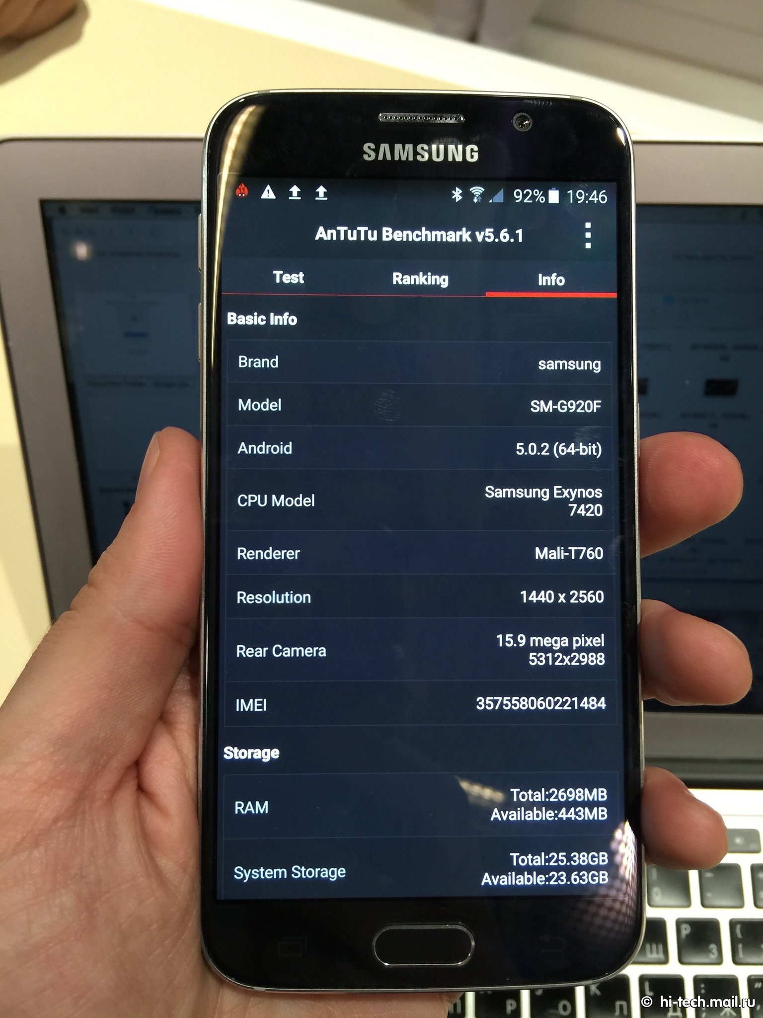 Samsung GALAXY S6 edge на MWC 2105: топовый смартфон с необычным экраном -  Hi-Tech Mail.ru