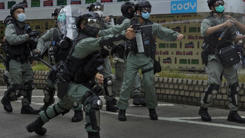 Полиция Гонконга 24 мая разогнала протестующих с помощью слезоточивого газа, более ста человек были задержаны.