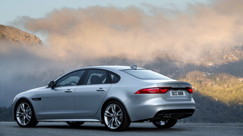 slide image for gallery: 18021 | Jaguar XF