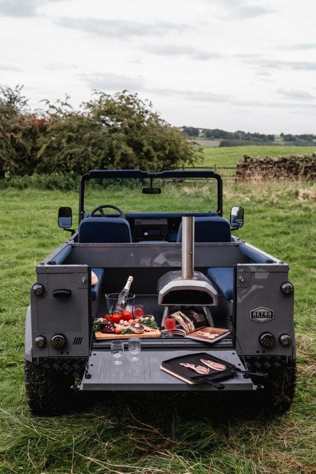 Land Rover Defender 90 Retro Automotive