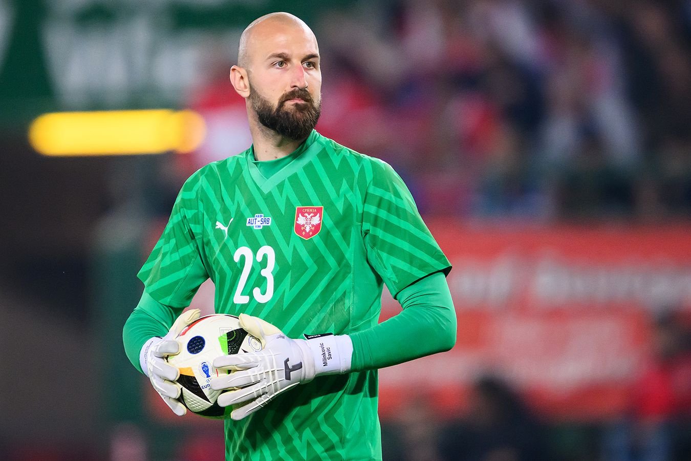Вратарь сборной Сербии подрался с охраной в баре перед матчем с Данией на Евро